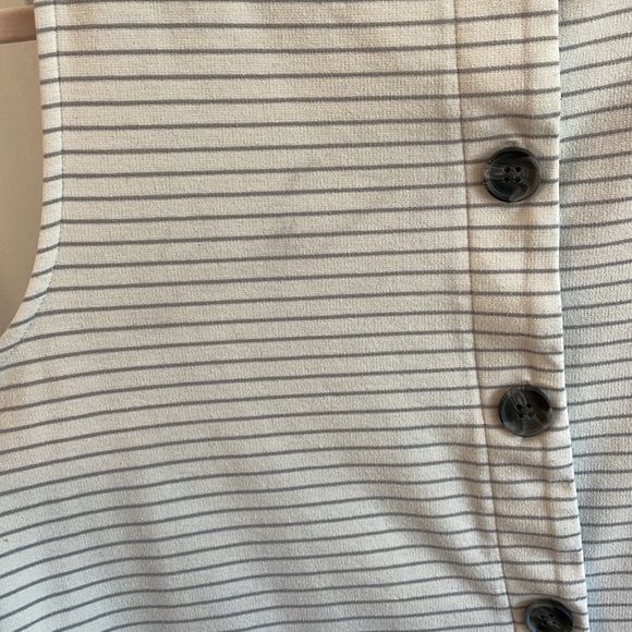 Ann Taylor LOFT Grey/white Stripe Button Back Tank M - Picture 3 of 5